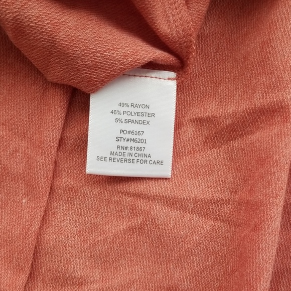 Cute sleeveless hoodie. - Picture 3 of 4